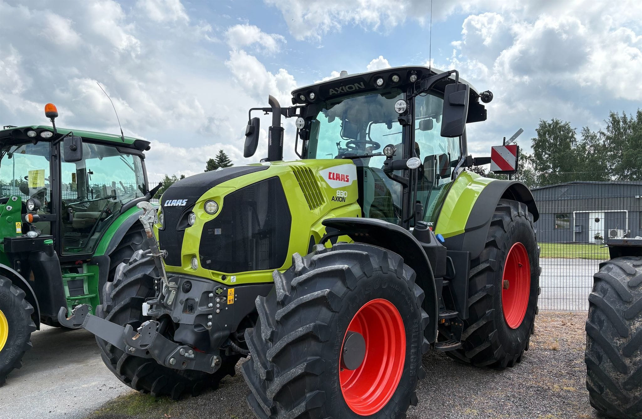Gebrauchte CLAAS Axion 830 2022 tractors above 100hp zu verkaufen, 2,360h