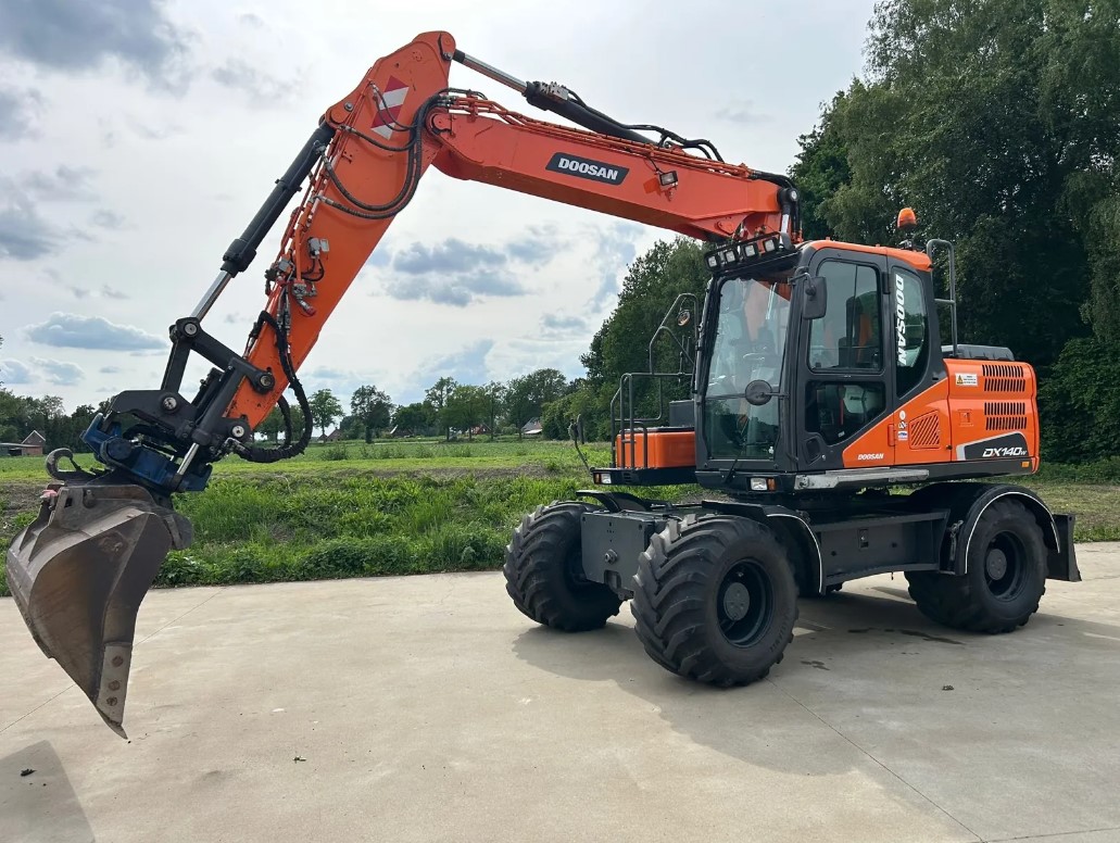 Used Doosan DX140W-5 2018 wheel excavator for sale, 8,035h