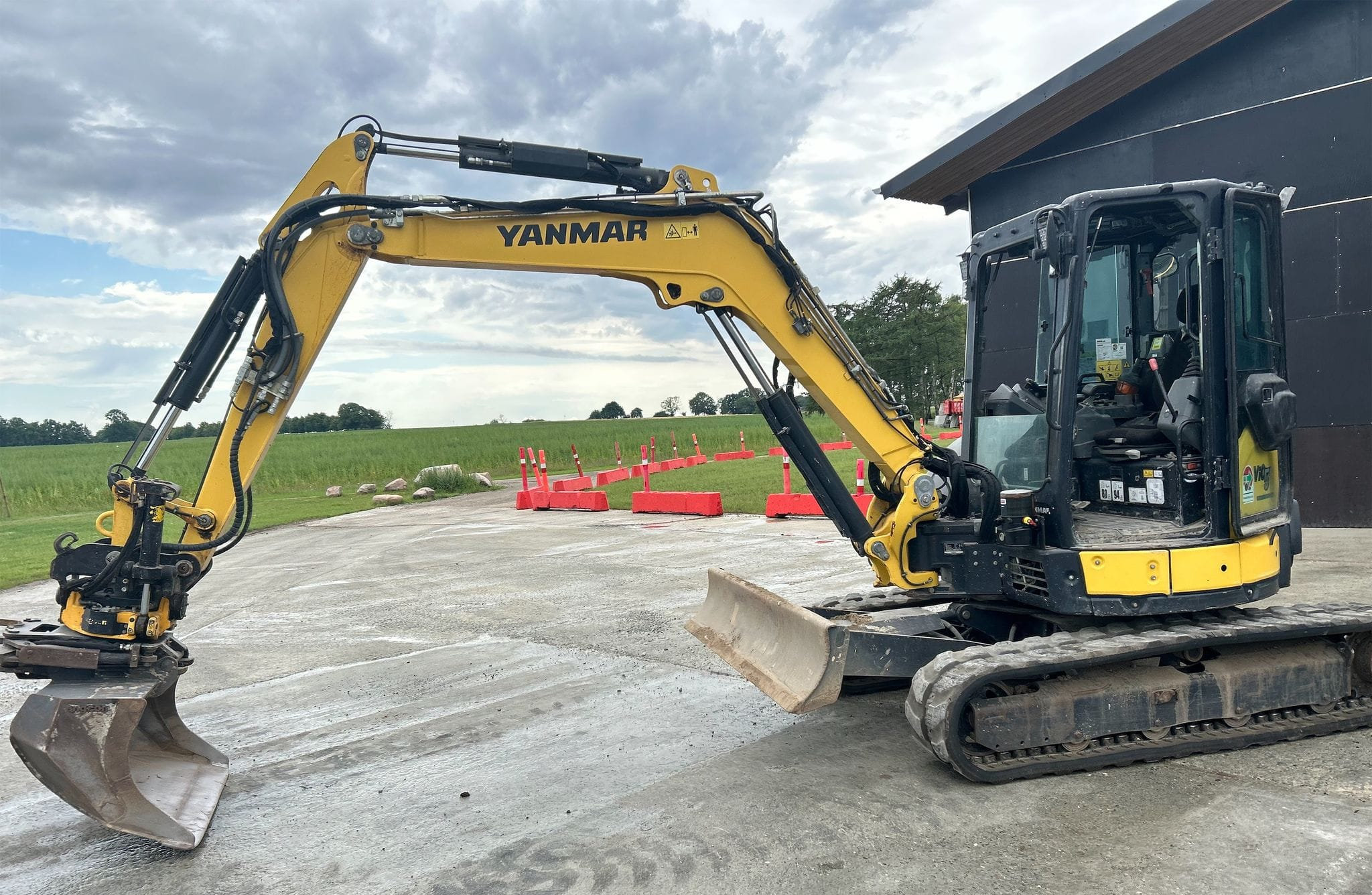 Used Yanmar Vio57 2022 mini excavator for sale, 1,737h