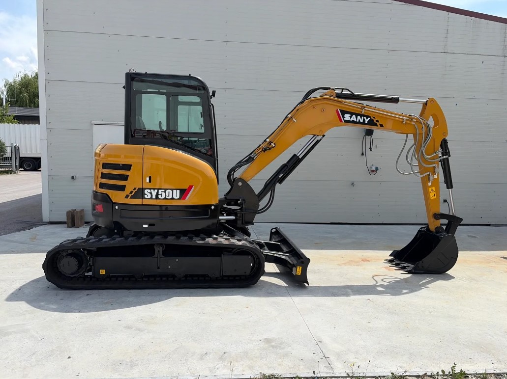 Usato SANY SY50U 2021 mini excavator in vendita, 9h